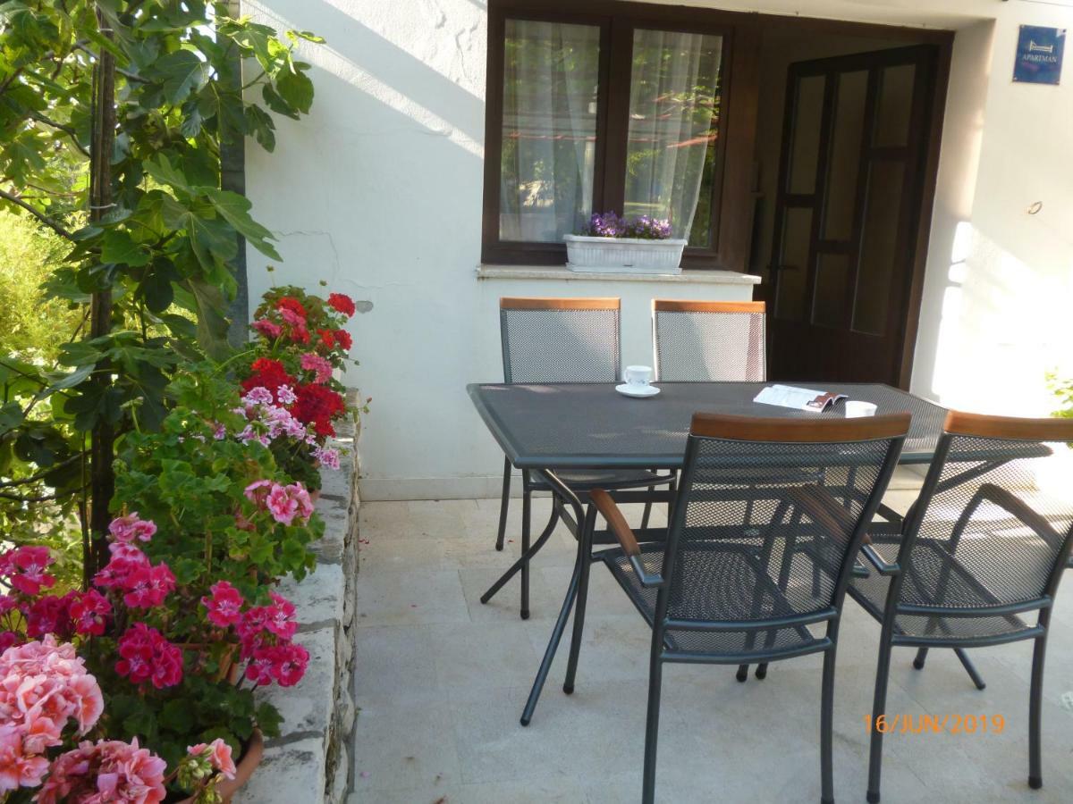 Apartman Katuri Apartment Лабин Екстериор снимка