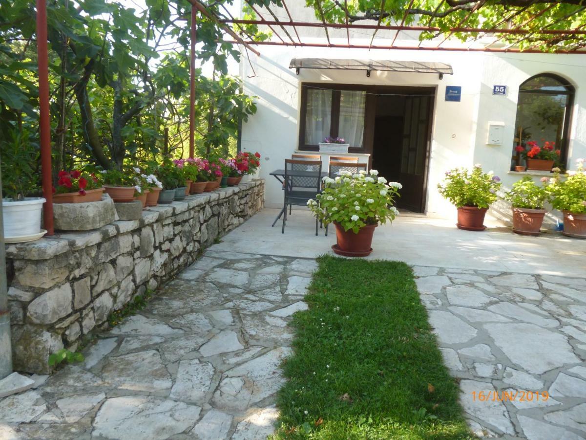 Apartman Katuri Apartment Лабин Екстериор снимка