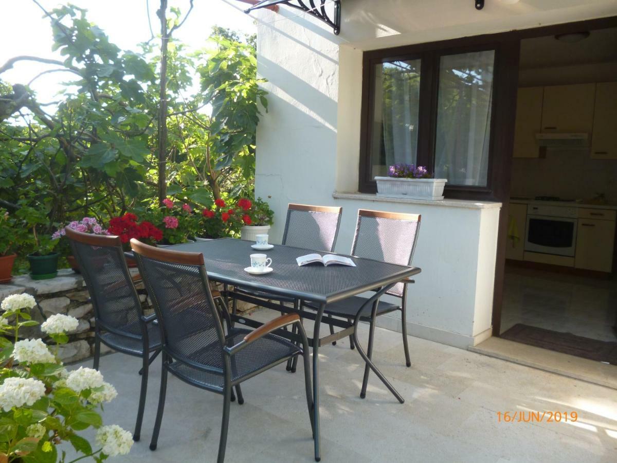 Apartman Katuri Apartment Лабин Екстериор снимка